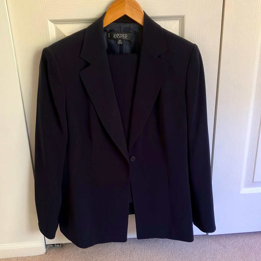 Kasper Fully Lined Navy Blue Suit.   Great for chic look at work.
